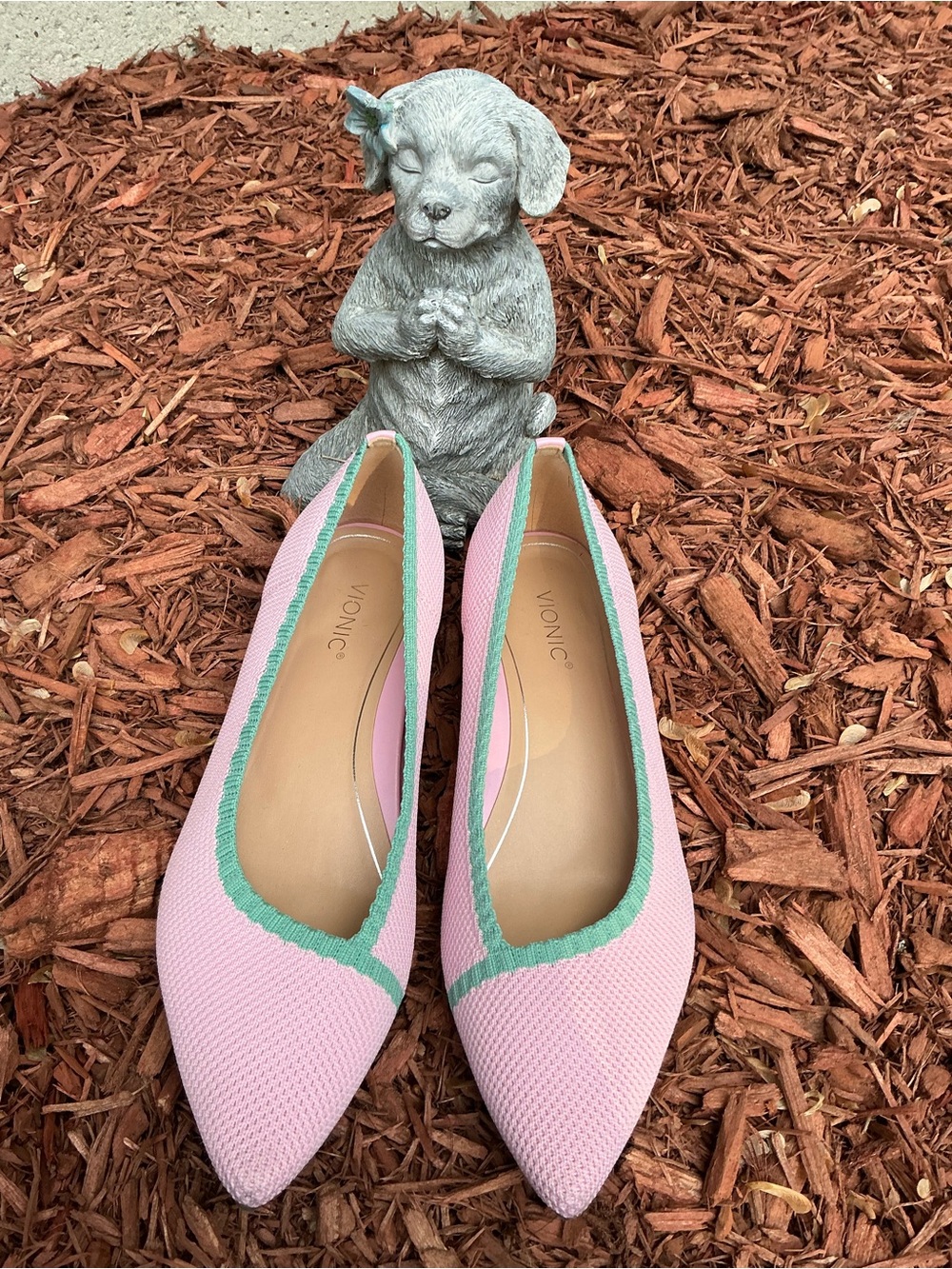 Vionic Pink Pointed Flats with Mint Trim